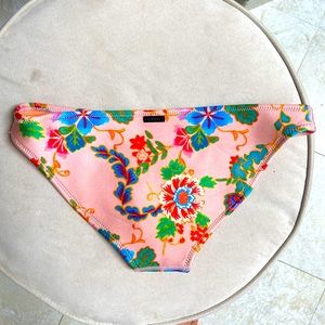 Triangl swimwear bottoms size small